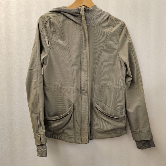 Ivivva green lightweight jacket - Picture 1 of 10